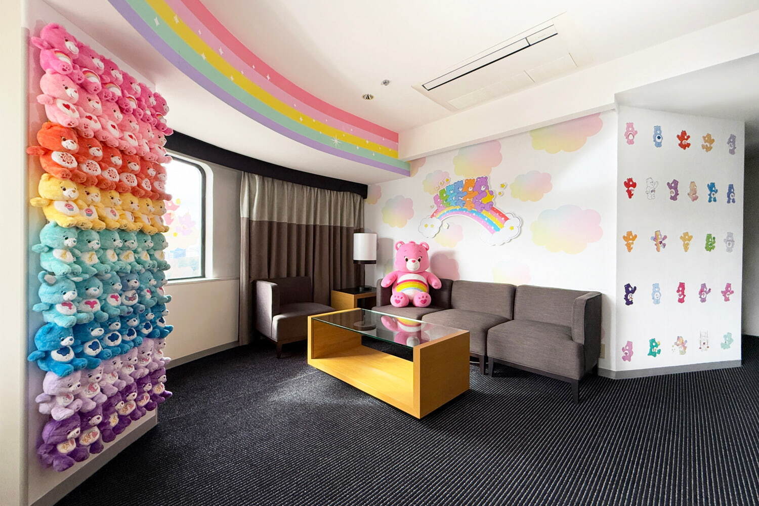 ケアベア」の宿泊プラン、ホテルニューオータニ(東京)で - “壁一面の