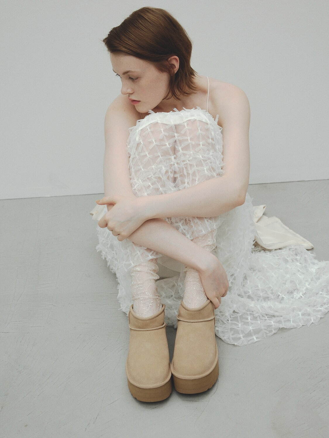 スナイデル / UGGの厚底ショートブーツ、柔らかなライトベージュの限定