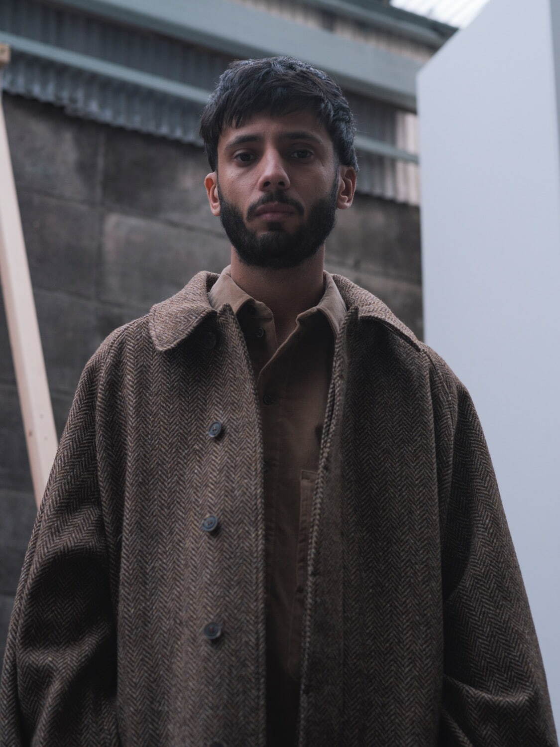 ポリプロイド、ヘリンボーンツイードのステンカラーコート＆“トレンチ