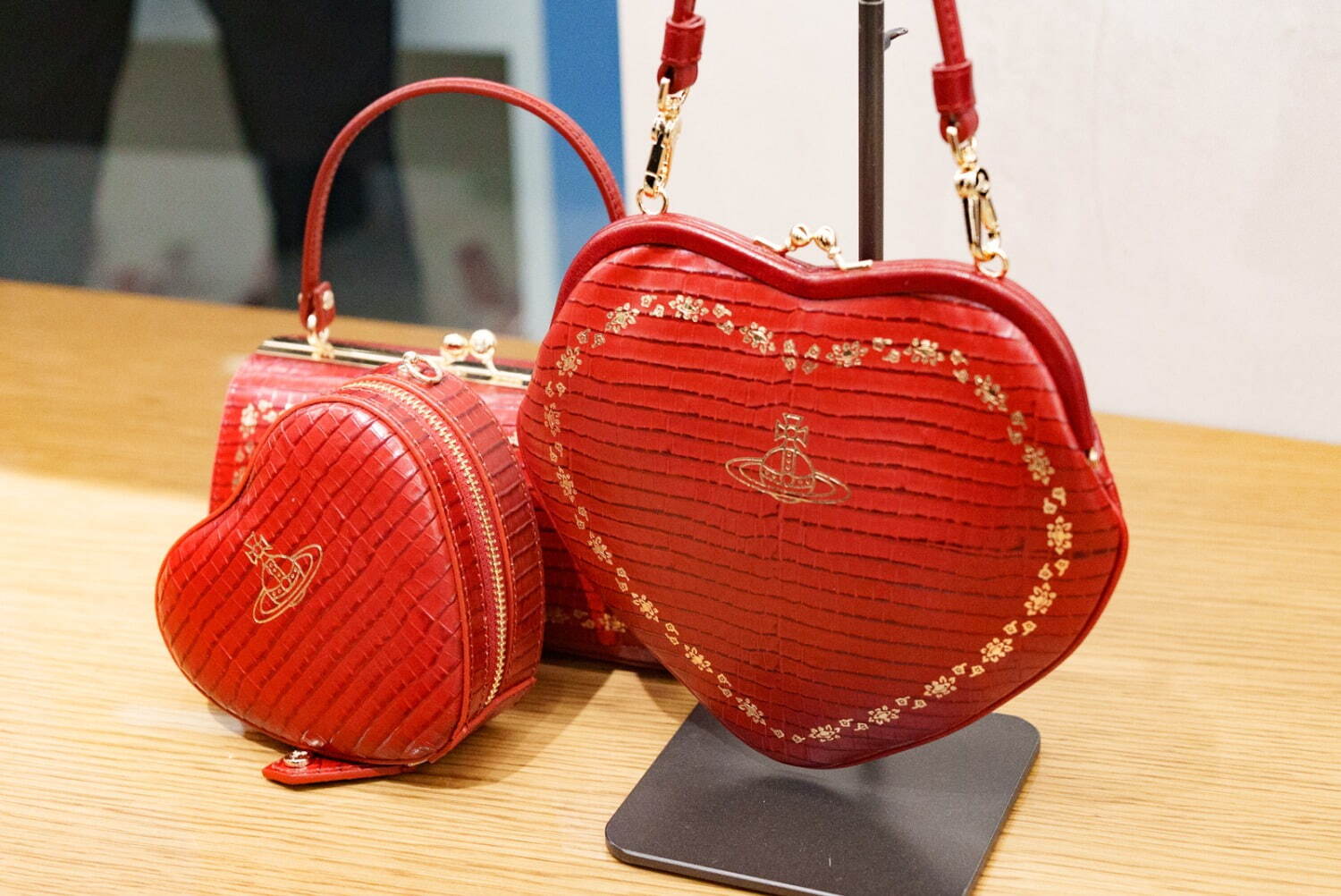 ヴィヴィアン・ウエストウッド、“秋色タータンチェック”のバッグ