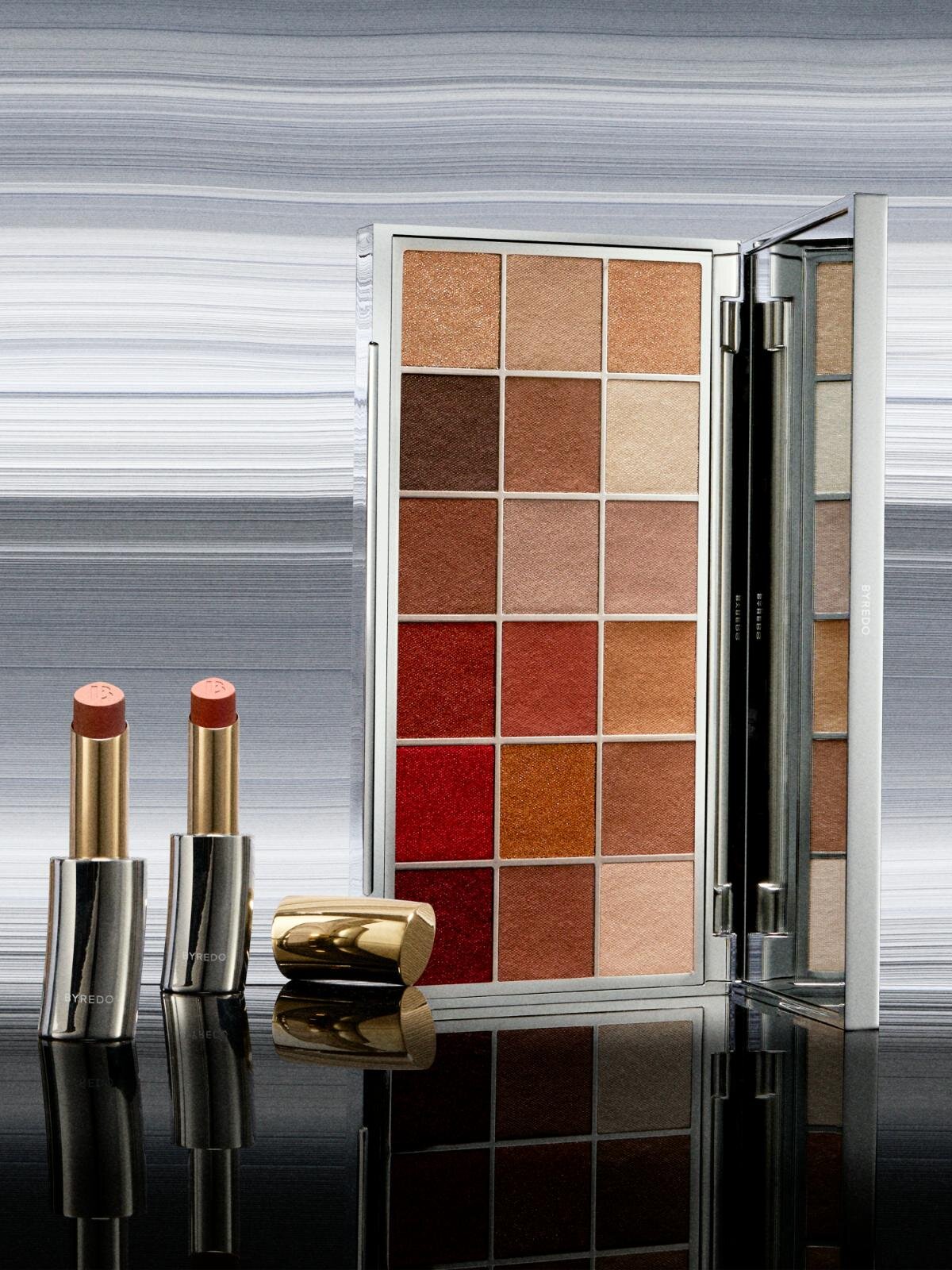 バイレード「図書館」着想の25年秋アイシャドウパレット、“古書や