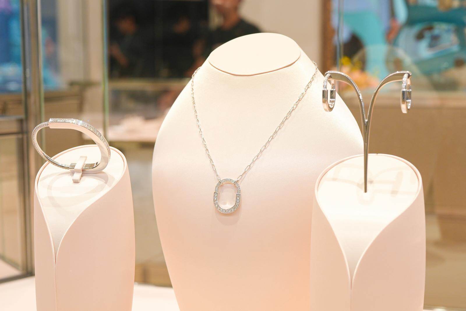 ティファニー“アジア最大”旗艦店が銀座にオープン、日本初の「ブルー