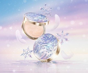 スノービューティー“湖面で凍る白鳥の羽”パケの薬用美白スキンケア