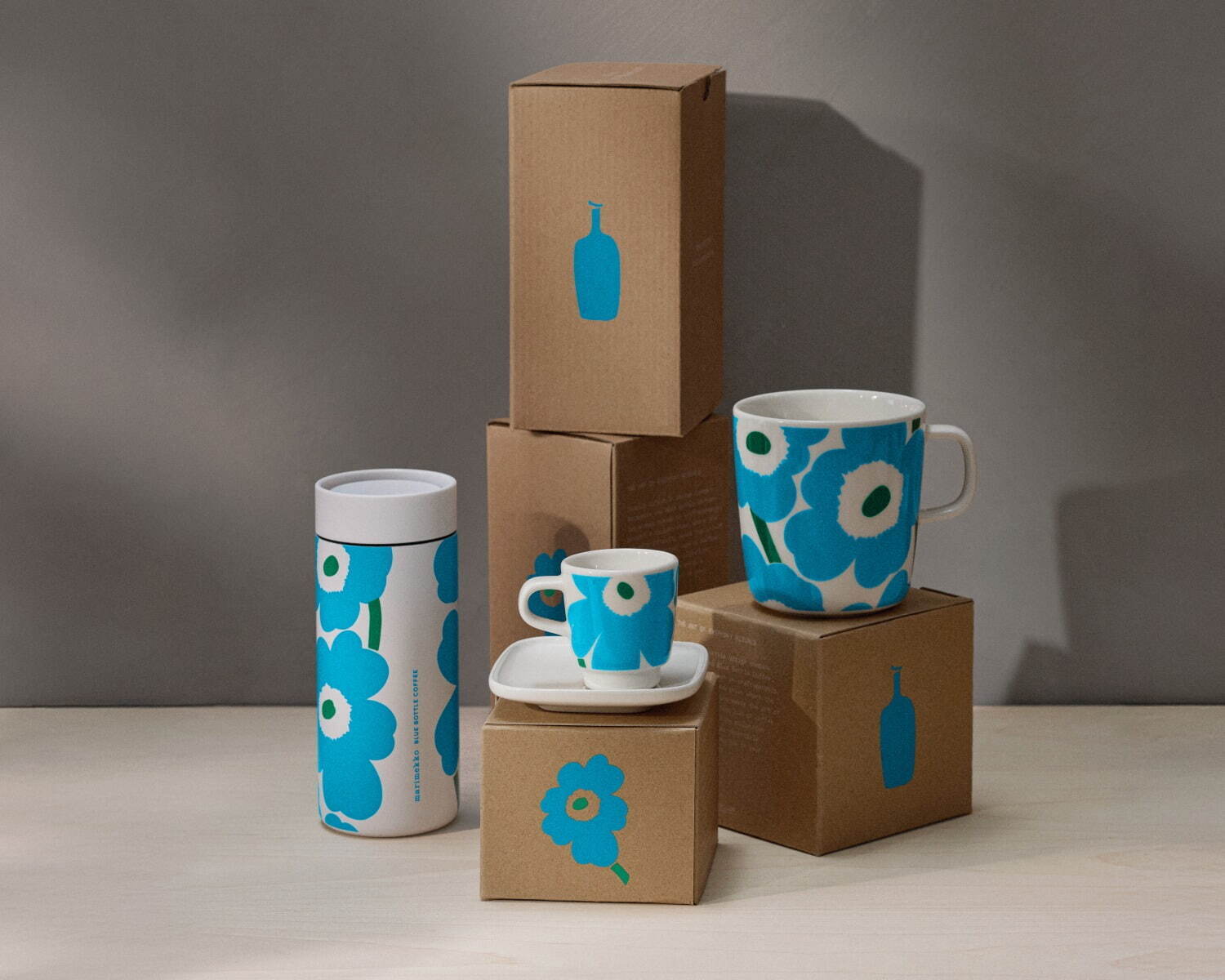 マリメッコ×ブルーボトルコーヒー“青いウニッコ”マグやタンブラー