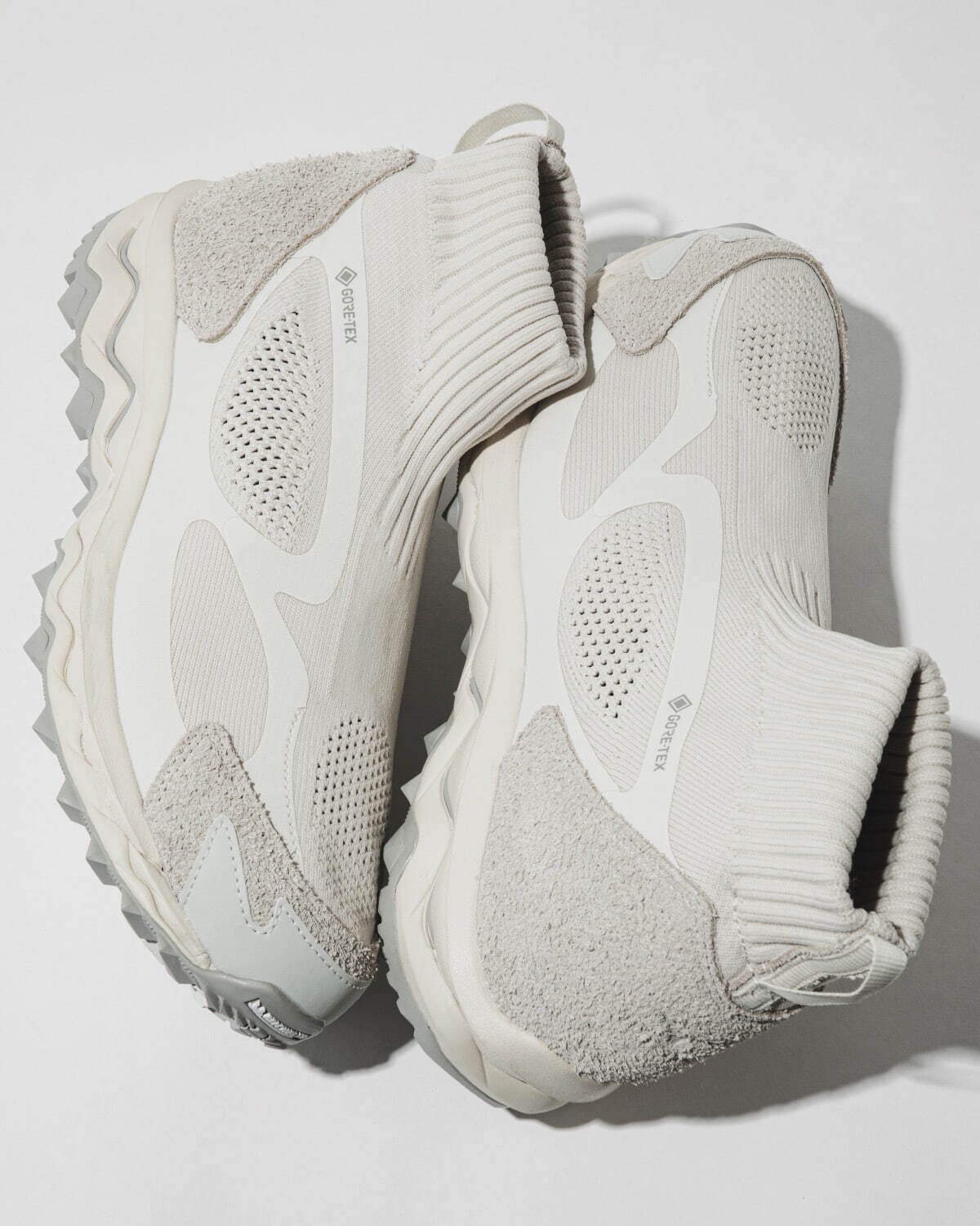 ミズノ×ノンネイティブ第4弾、ニット素材の防水ハイカットシューズに新