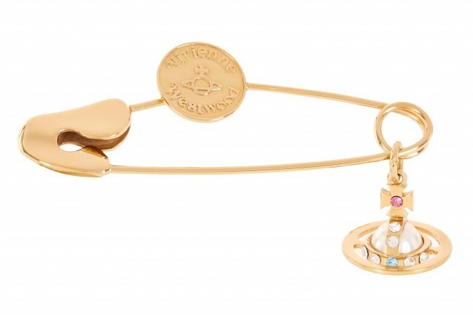 ヴィヴィアン・ウエストウッドから、ケイト・モスが着用した安全ピン型