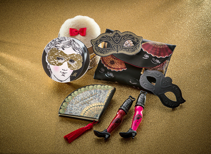 レ・メルヴェイユーズ ラデュレのクリスマスコフレ - バラの花弁の形を