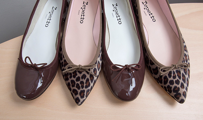 レペットのレオパードシリーズ、バレリーナシューズにベルベット素材の