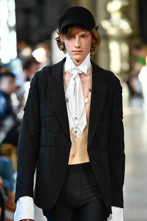 タカヒロミヤシタザソロイスト． 2020年春夏メンズコレクション