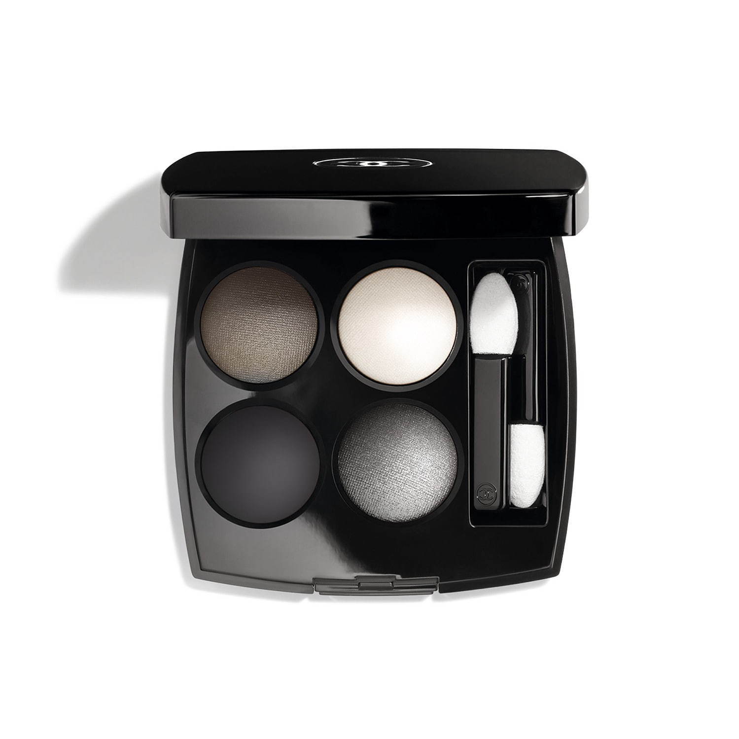 シャネル19年秋冬メークアップ - 光をまとった”白黒”アイシャドウや