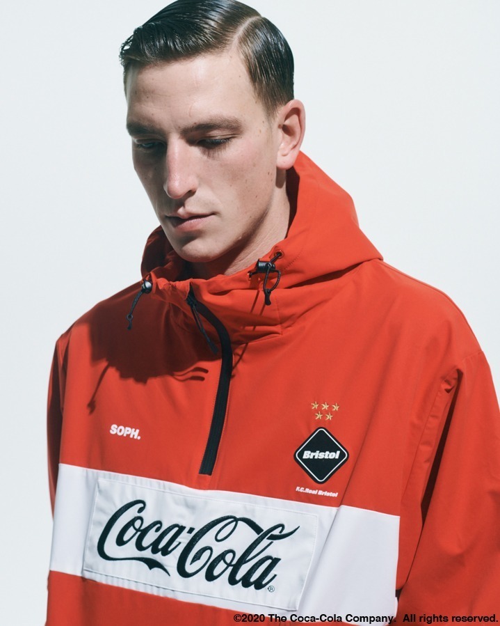 F.C.R.B.×「コカ·コーラ」ロゴを配したジャケットやフーディー、星