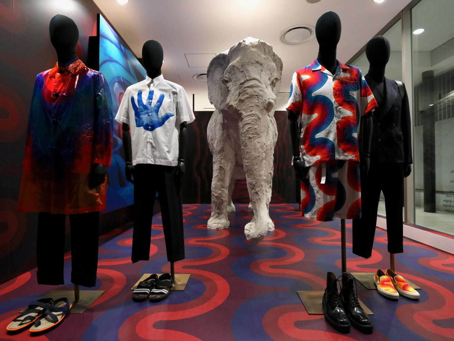 ドリス ヴァン ノッテン、ドーバー銀座限定パントンカラーのバッグ