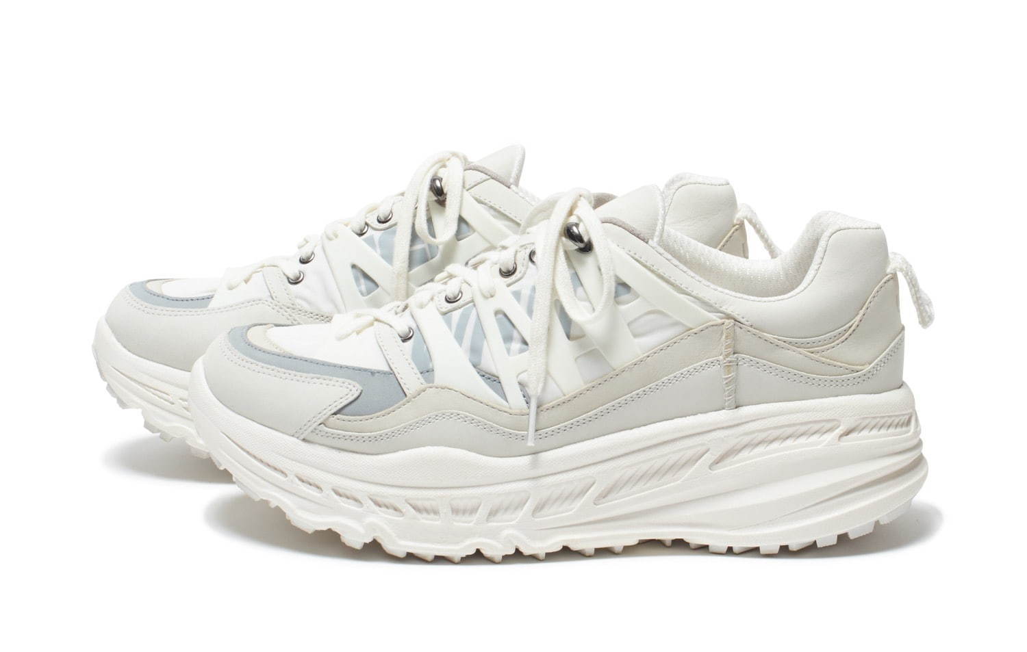 ホワイトマウンテニアリング×UGG“スキーウェア”着想のブーツ