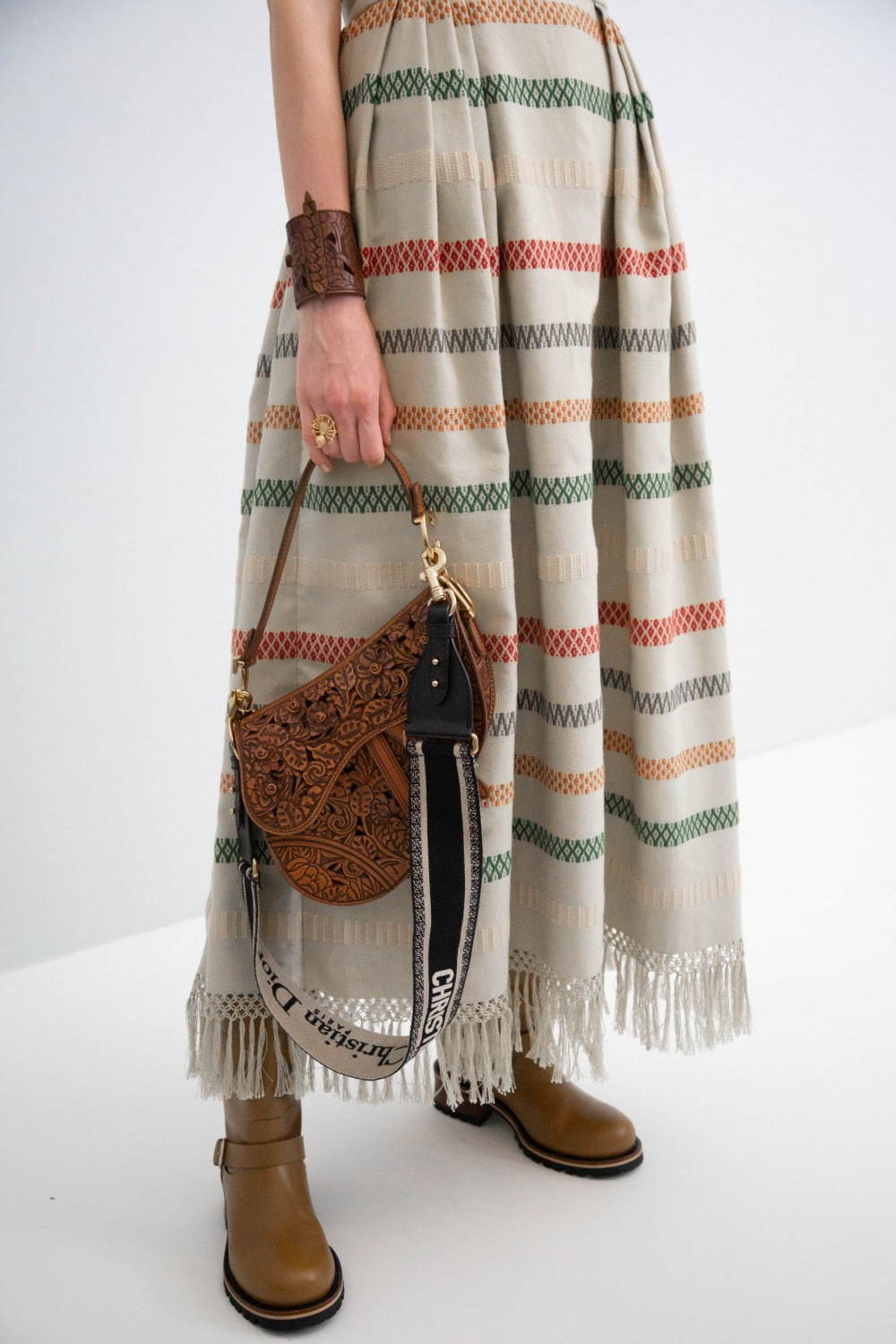 ディオール 20年リゾート新作バッグ、透かし模様×植物柄「レディ