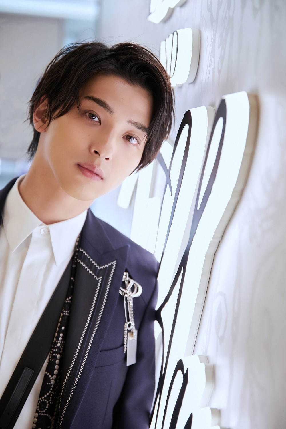 ディオールから上品パールや“ピン”モチーフの新作メンズアクセサリー