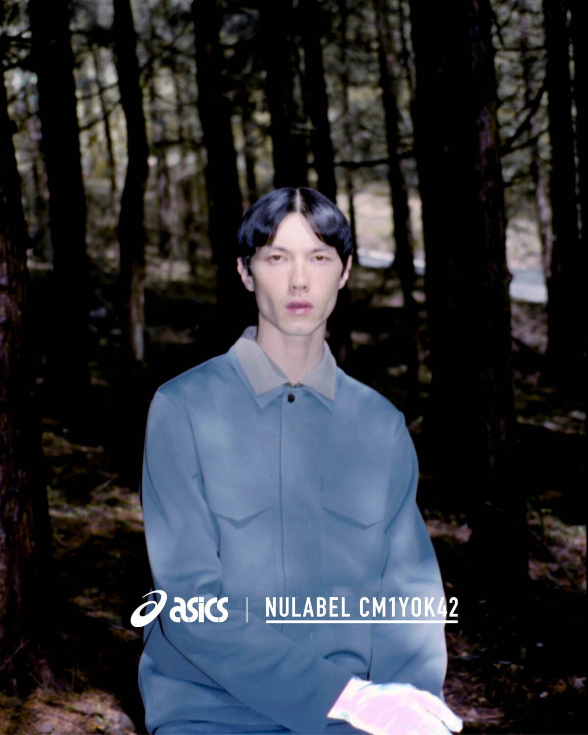 アシックス×ニューレーベル、ミニマルなベルクロスニーカーや撥水