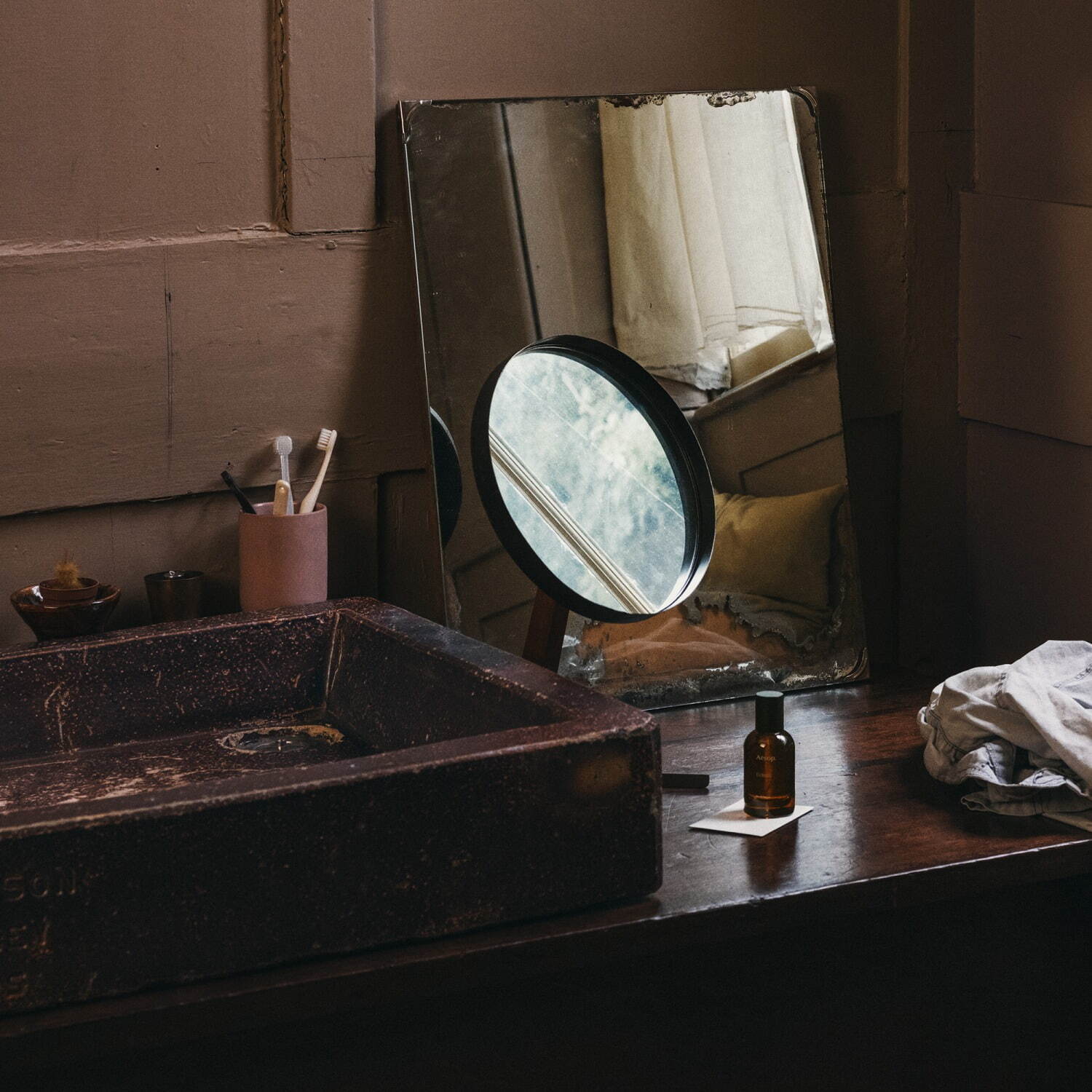 イソップ新作香水「イーディシス」ギリシア神話の美少年から着想