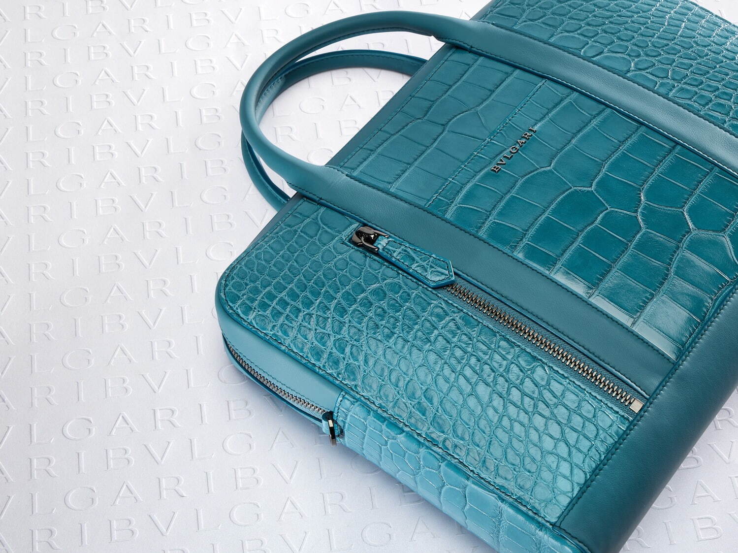 ブルガリ マン」日本限定バックパック＆トートや財布、“宝石”着想