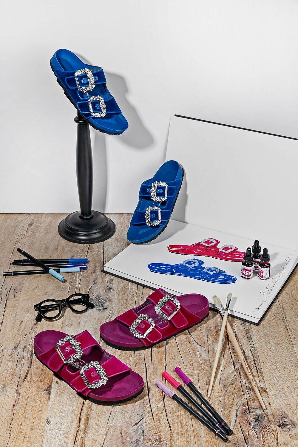 ビルケンシュトック×マノロ ブラニク、クリスタル＆ベルベットの