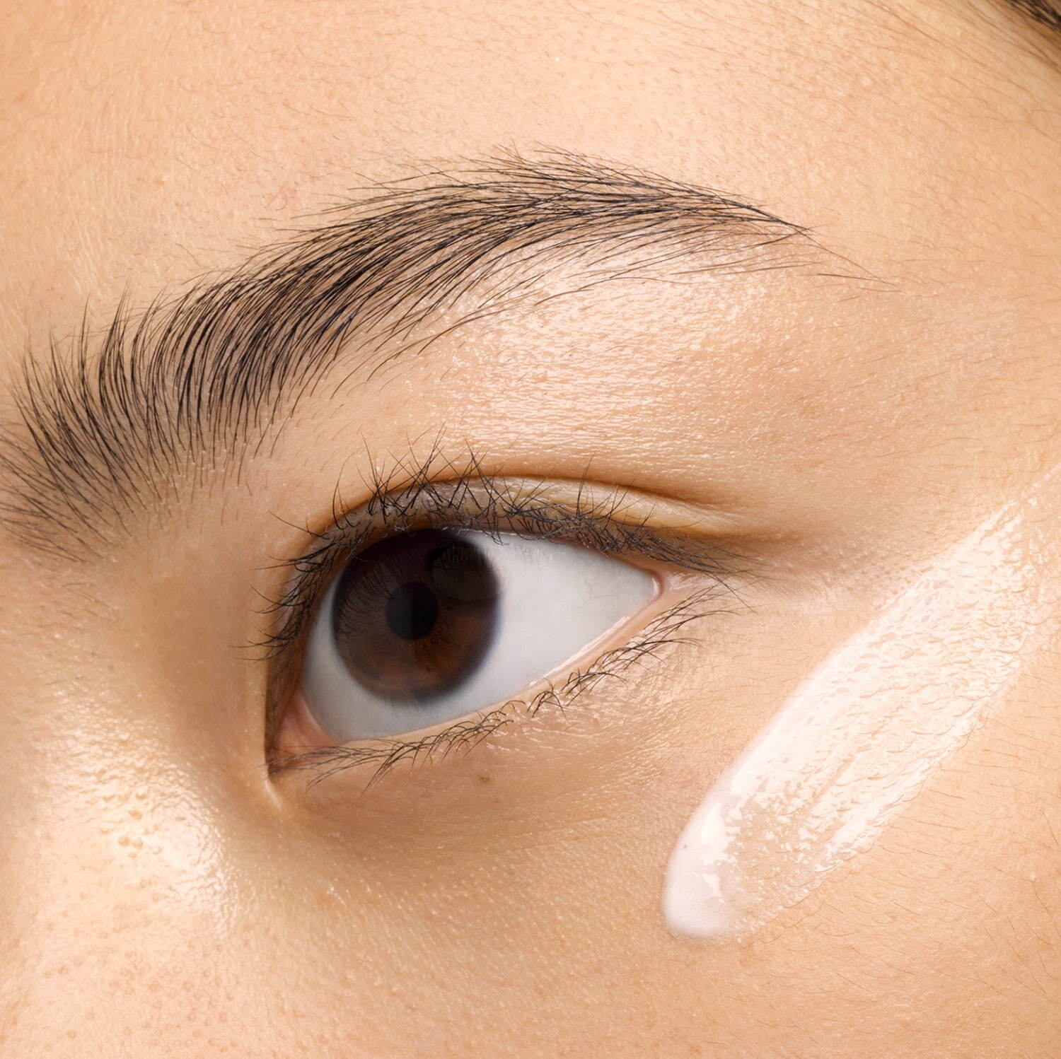 イヴ・サンローラン人気「ピュアショット」に新目元用セラム、瞬時の