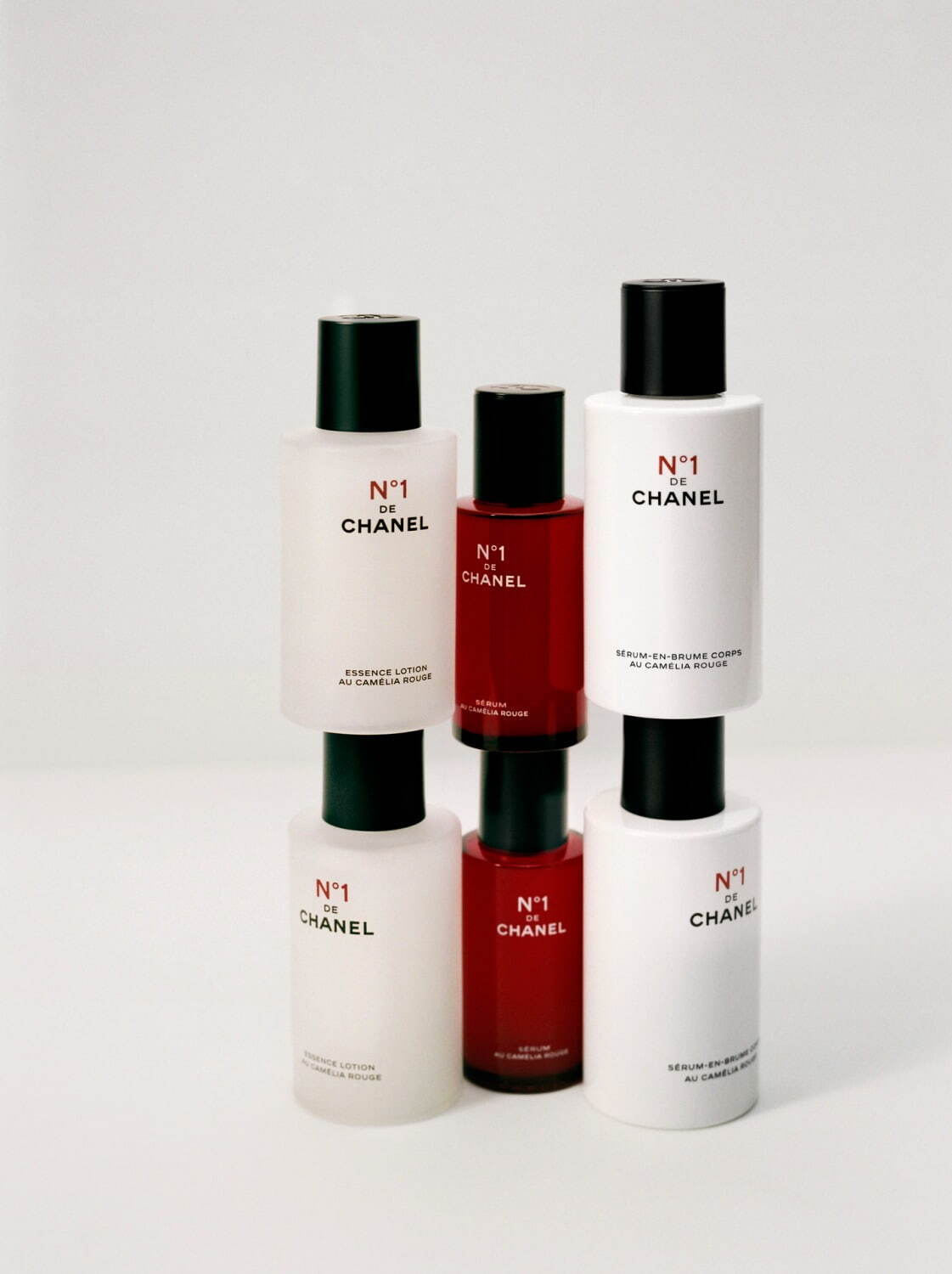 Nº1 ドゥ シャネル」“レッド カメリア”のパワーが注ぎ込まれたボディ