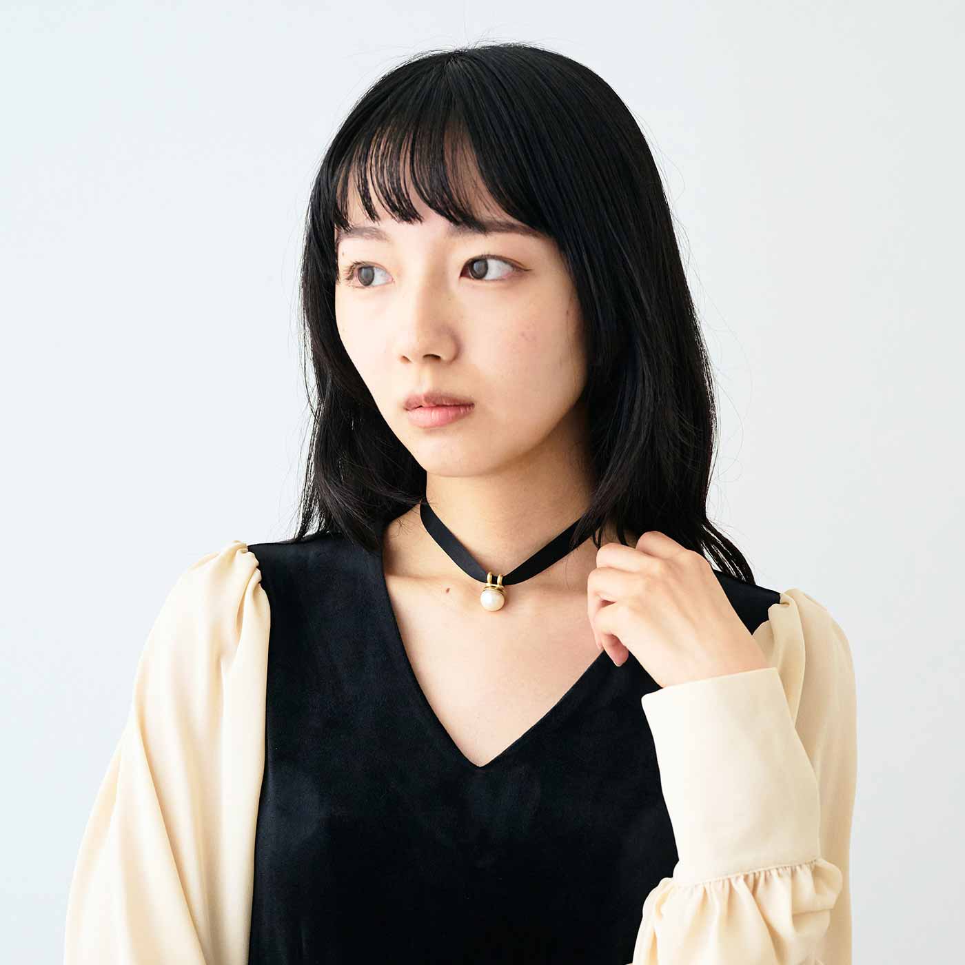 MEDE19F 高山都さんコラボ ガラスパール遣いのシルクリボンチョーカー