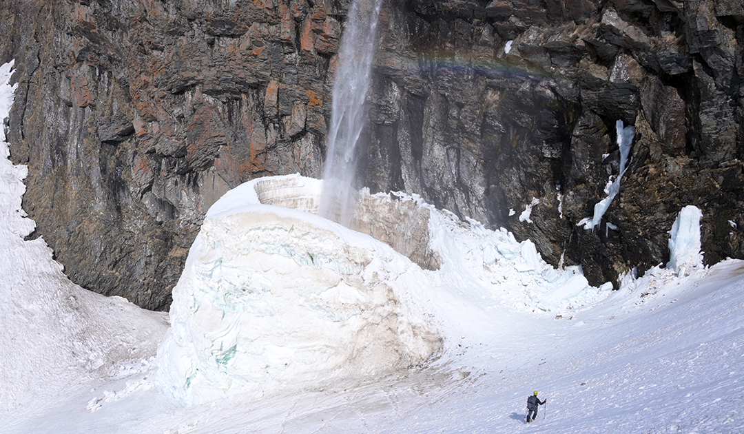 積雪期限定！？「幻の滝壺」を目指し残雪ハイク | 国産アウトドア