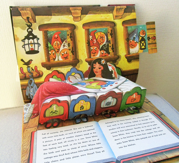 Snow White 白雪姫 / ポップアップ絵本のフィネサ・ブックス