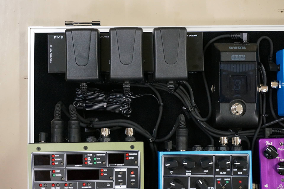 ギタリスト佐々木貴之氏に製作したペダルボードをご紹介いたします