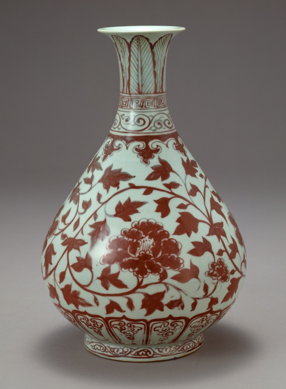 釉裏紅牡丹唐草文瓶 | 景徳鎮窯 | 収蔵品詳細 | 作品を知る | 東京富士
