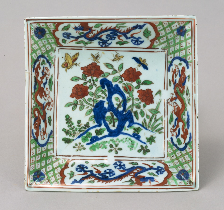 五彩龍花蝶文方盤 | 景徳鎮窯 | 収蔵品詳細 | 作品を知る | 東京富士