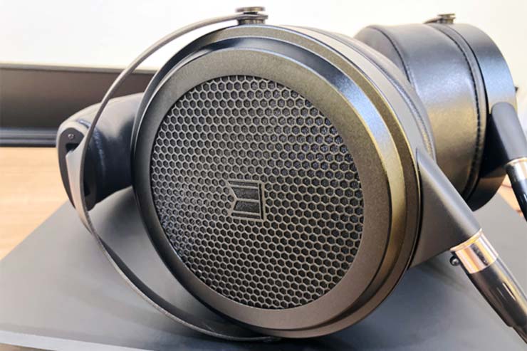 音質レビュー】Monolith M1570は分離感に優れた平面駆動型ヘッドホン