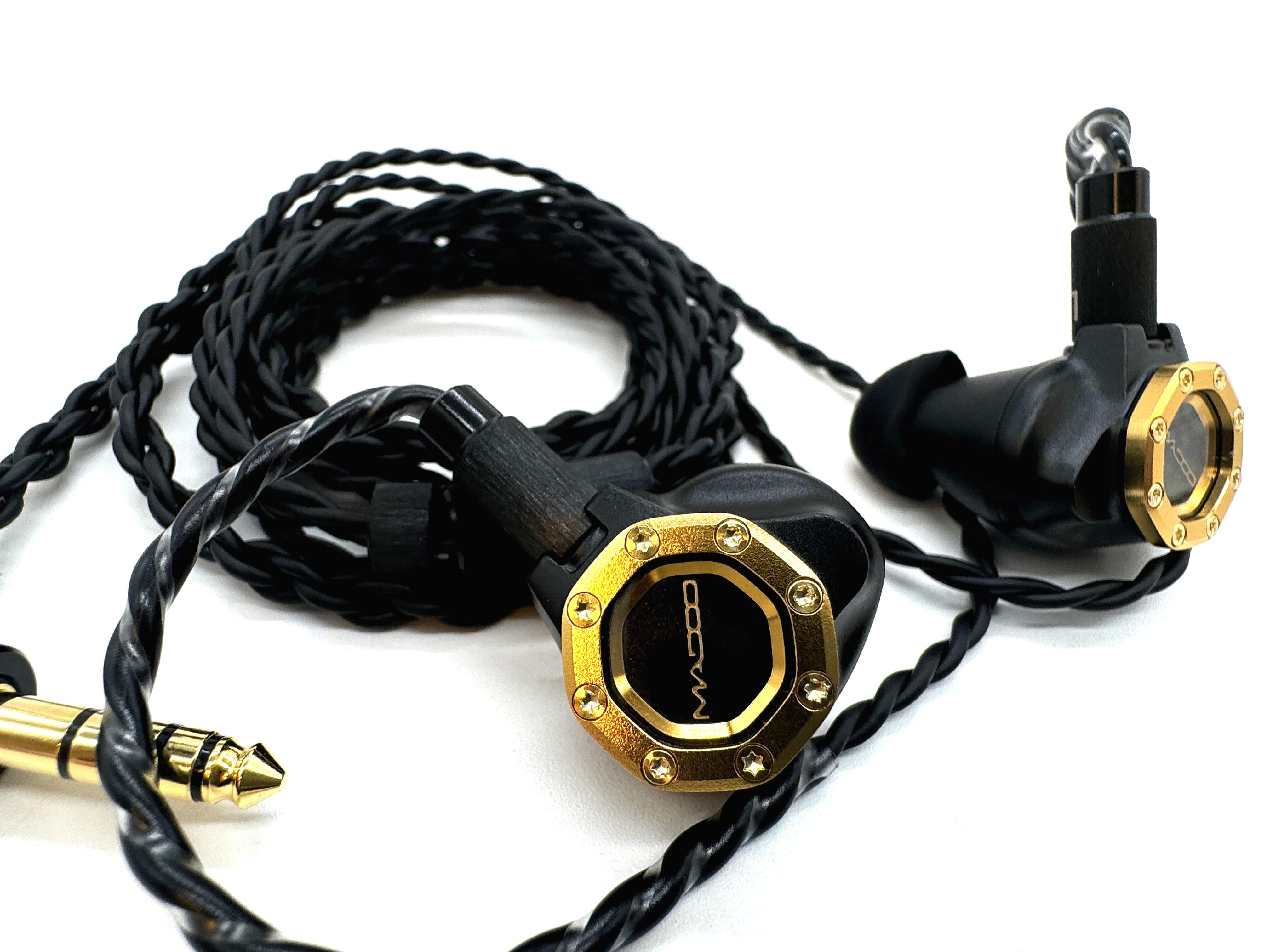 MADOO Typ622レビュー | 窓デザインのハウジングと包み込むような