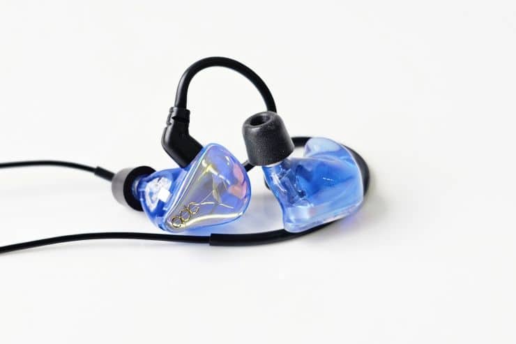 qdc FRONTIERレビュー | 高音質でパワフルなベース！快適な装着感の