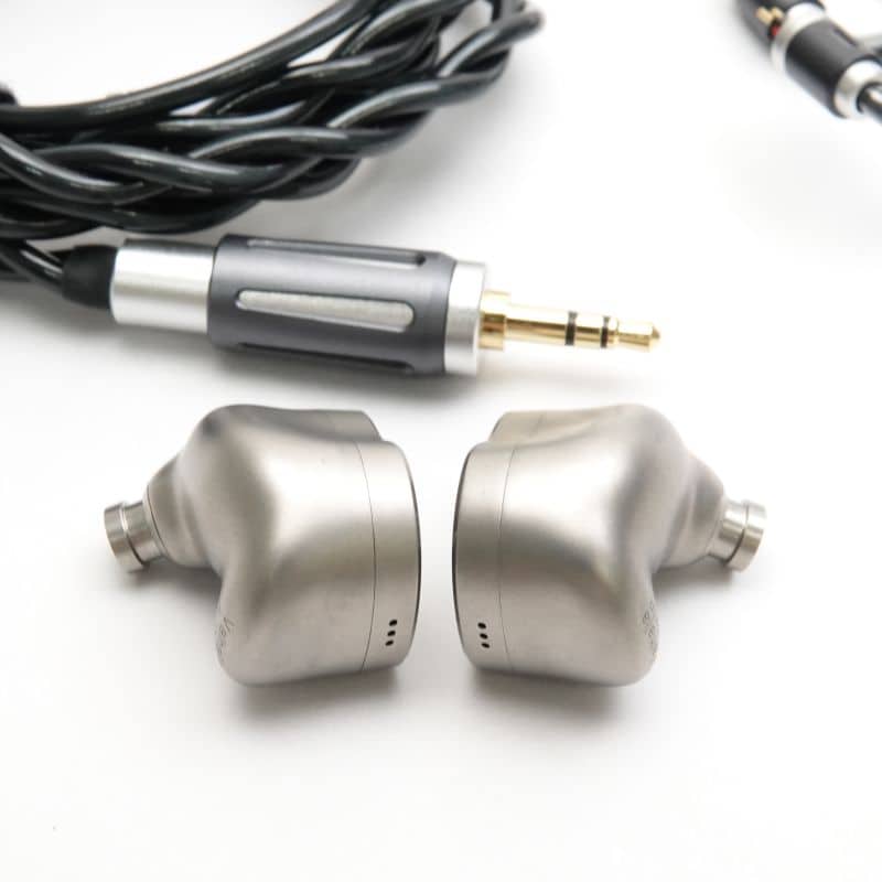 動作確認のみ未使用 THIEAUDIO Valhalla 国内正規品 ほぼ未使用品