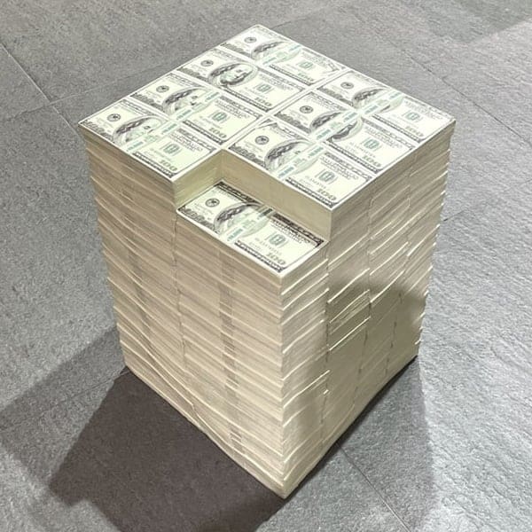 日本円にして約4億3122万円分のスツール「ROTARY HERO/300MILLION