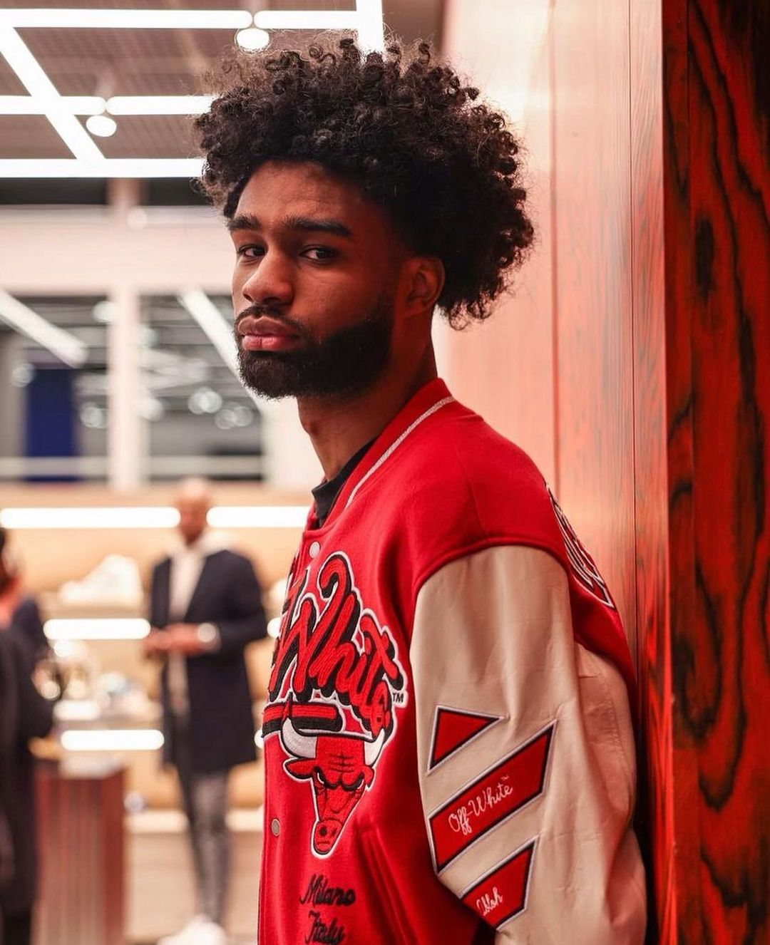 海外 2/2 発売】OFF-WHITE × Chicago Bulls “Varsity jacket” (オフ