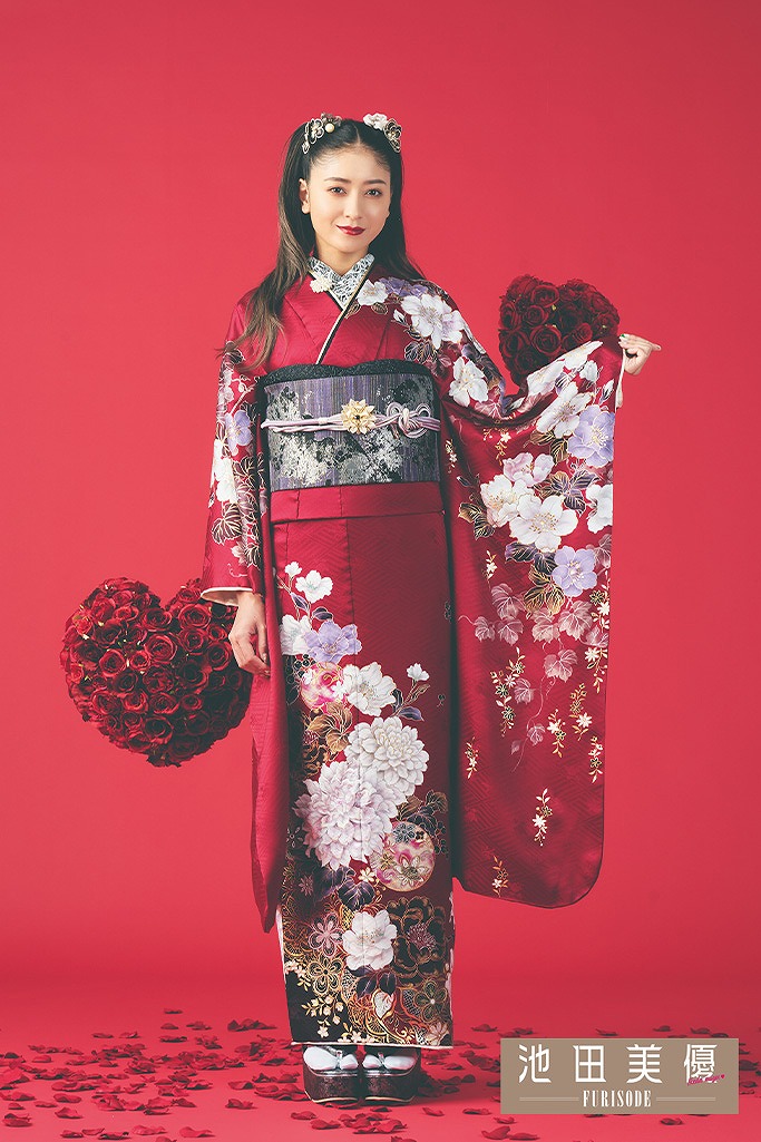 池田美優（みちょぱ）着用振袖ネットレンタル 赤/紅色 菊柄 目立つ