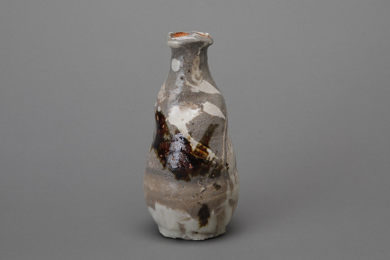 鉄彩刷毛徳利 | 酒器 | ギャラリー器館