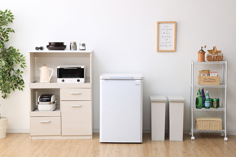 アイリスオーヤマ ノンフロン前開き冷凍庫 85L（IUSD-9B-W） 家電 | G