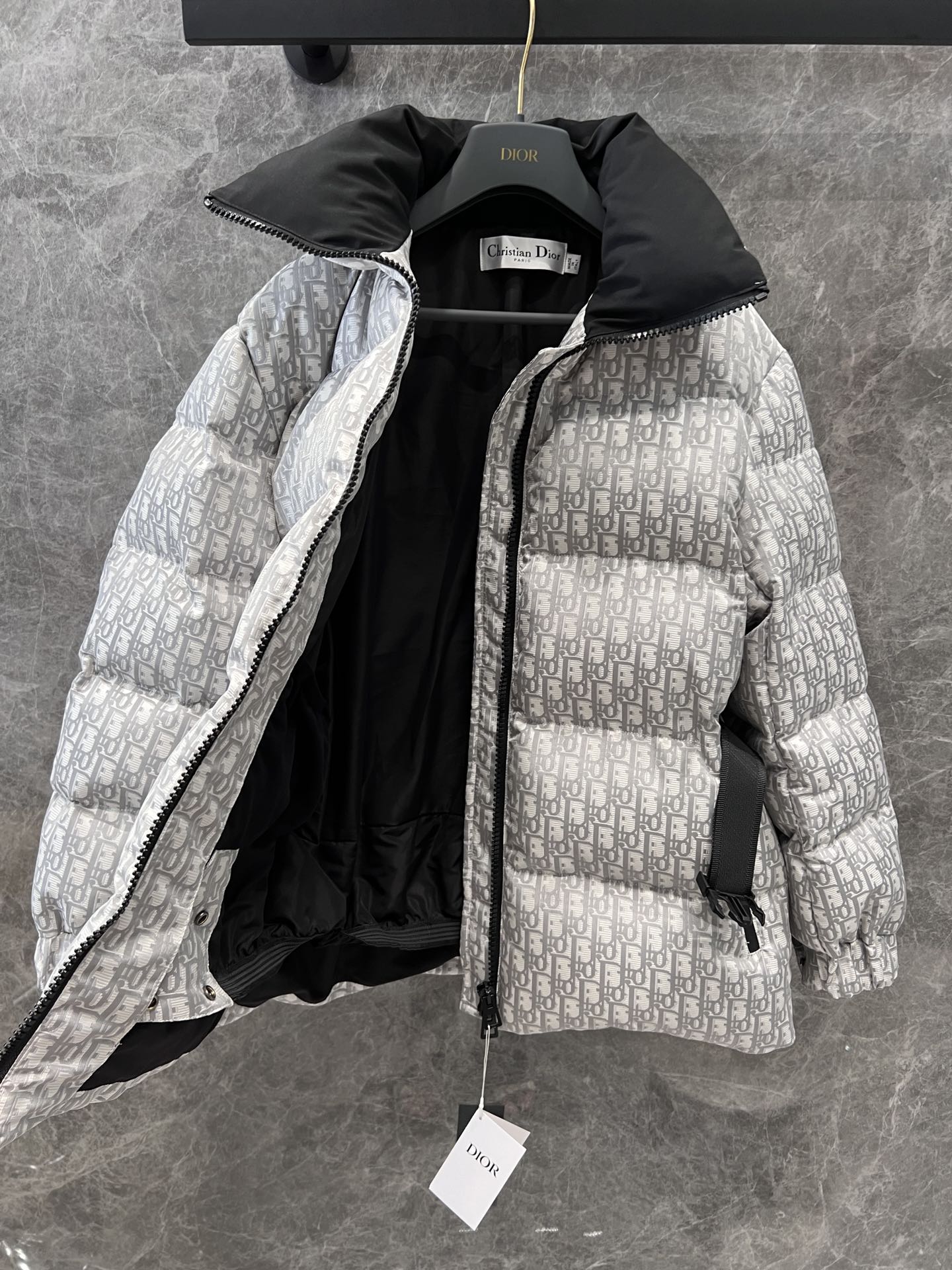 ディオール ダウンジャケットN級品 トップス 保温 アウター