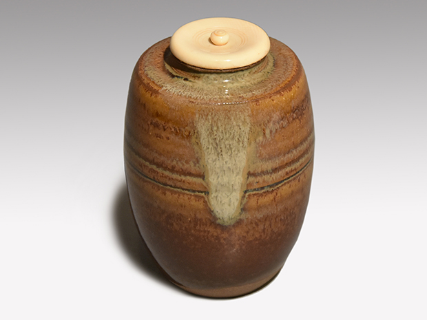 高取焼 肩衝茶入 高取喜恵(作) 牙蓋 仕覆付 共箱 遠州七窯 | 古美術ささき