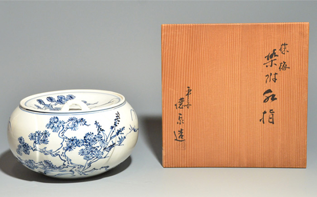 平安 西村徳泉（造）捻梅染付松竹梅文水指 誂え蓋付 共箱 茶道具 京焼