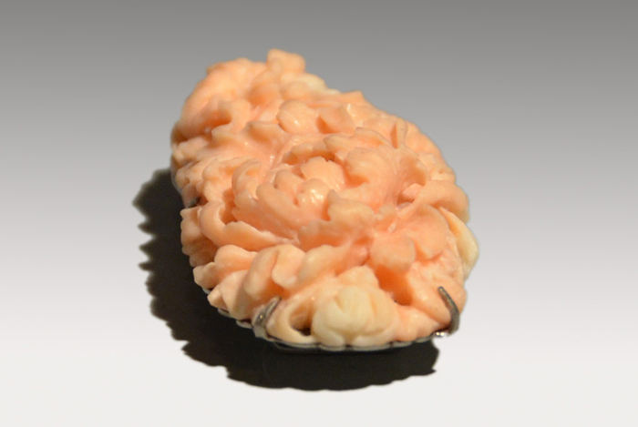 珊瑚(サンゴ) 花文(牡丹・百合・菊)彫 帯留 | 古美術ささき