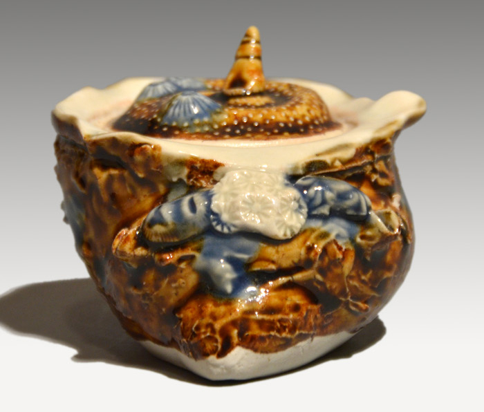 平戸焼 瑠璃鉄釉サザエ蓋物 蓋置にも 江戸時代後期 所載品 | 古美術ささき