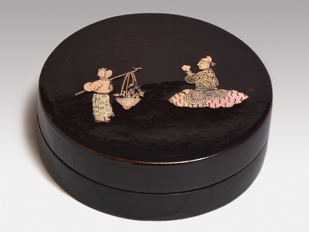 唐物青貝 一文字香合 人物図 明時代 久須見疎安箱書 | 古美術ささき