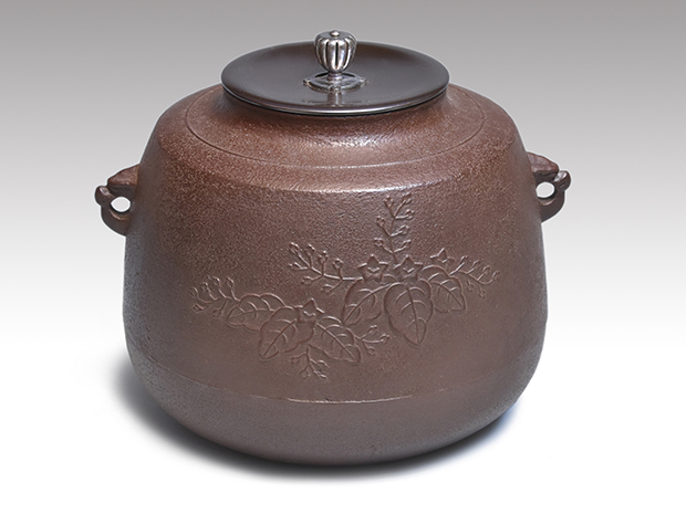 桐地紋 肩衝釜 銀摘 釜師 角谷与斎（作） 共箱 未使用 | 古美術ささき