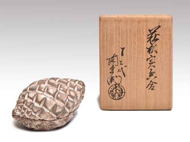 十二代 田原陶兵衛（作） 萩焼 松実香合 共箱 | 古美術ささき