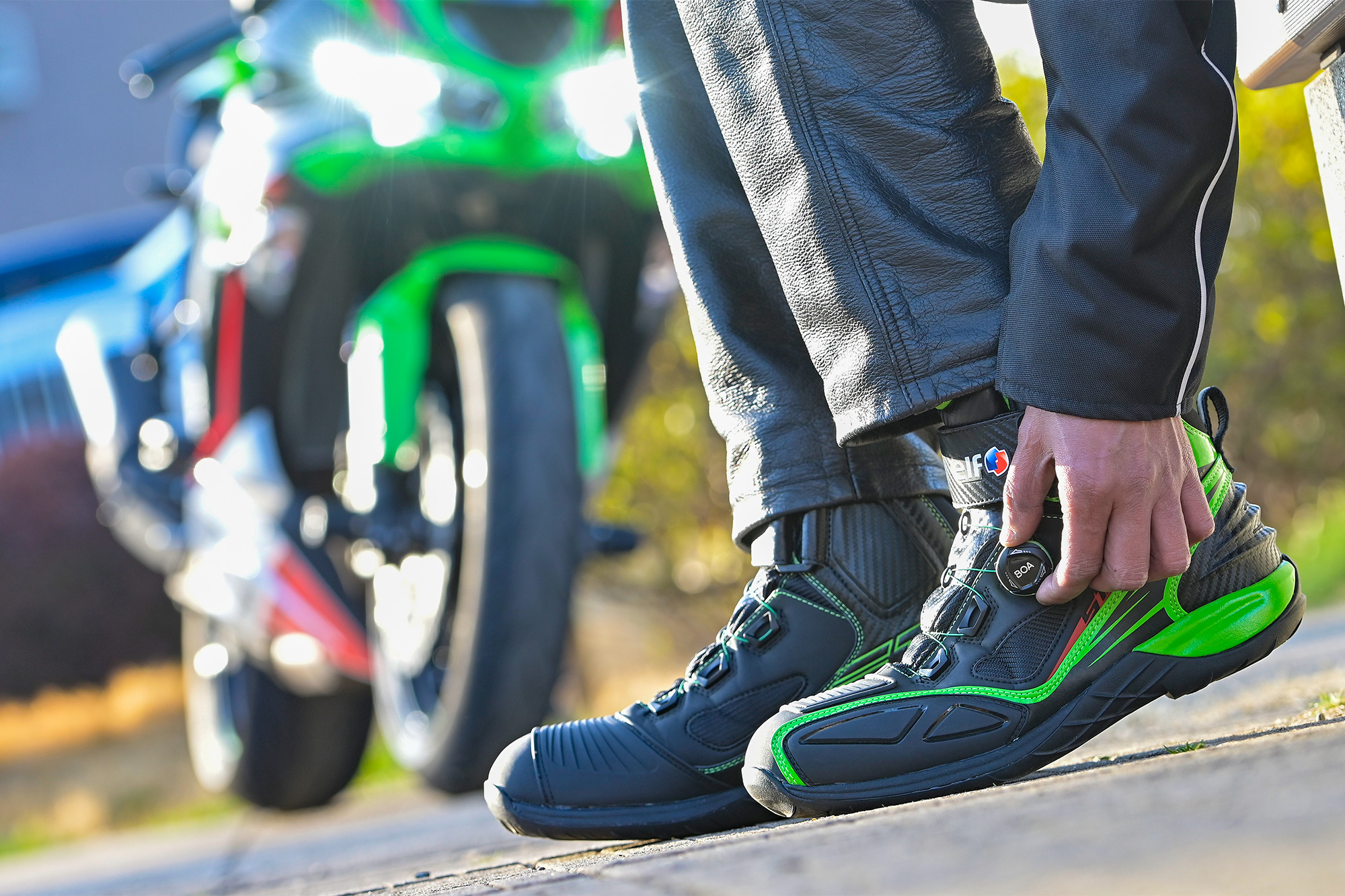 elf S17 ‐ カワサキ乗りの足元を引き締めるライディングシューズ