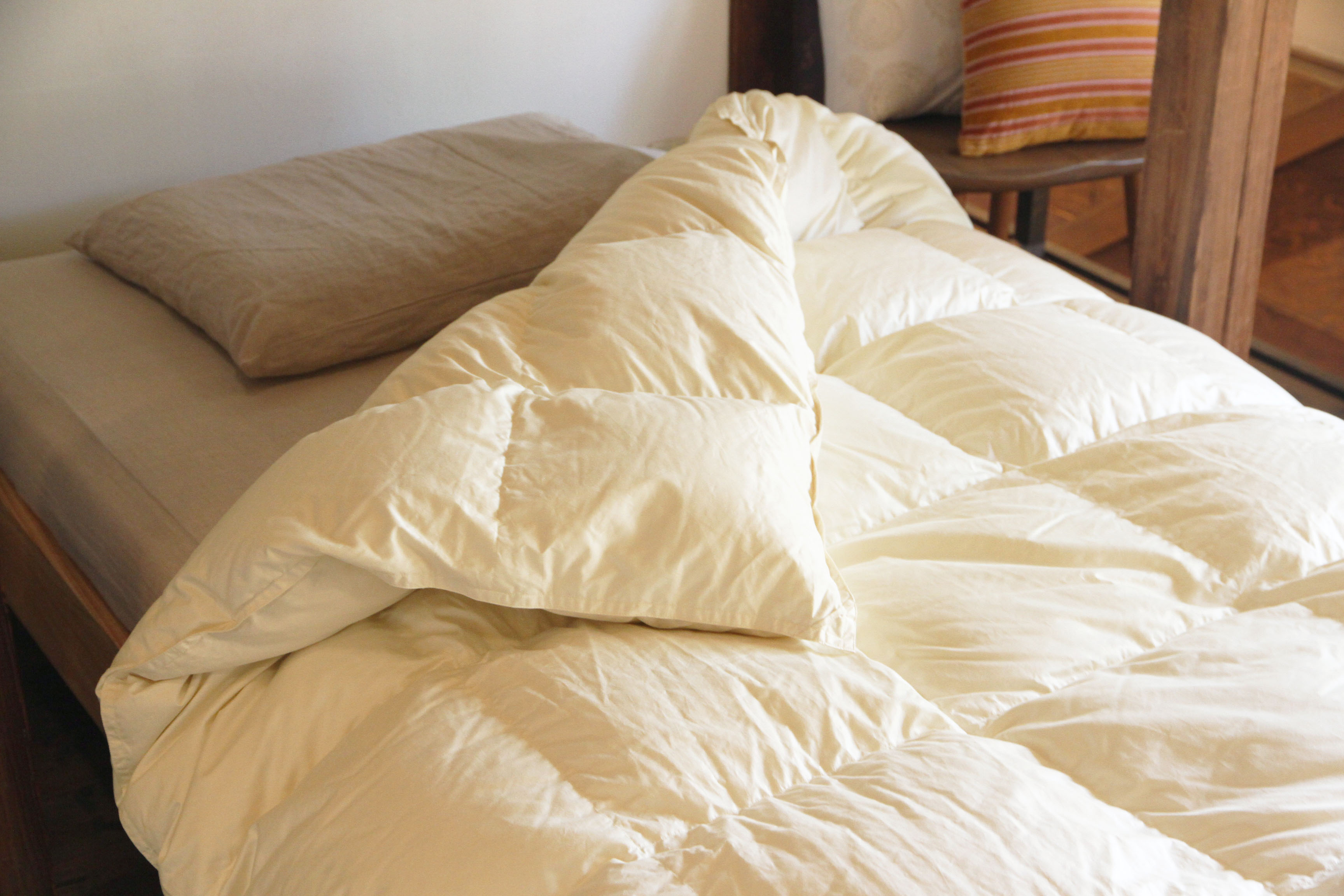 羽毛ふとん[ハンガリーホワイトダックダウン1.6kg]ダブル‐商品詳細